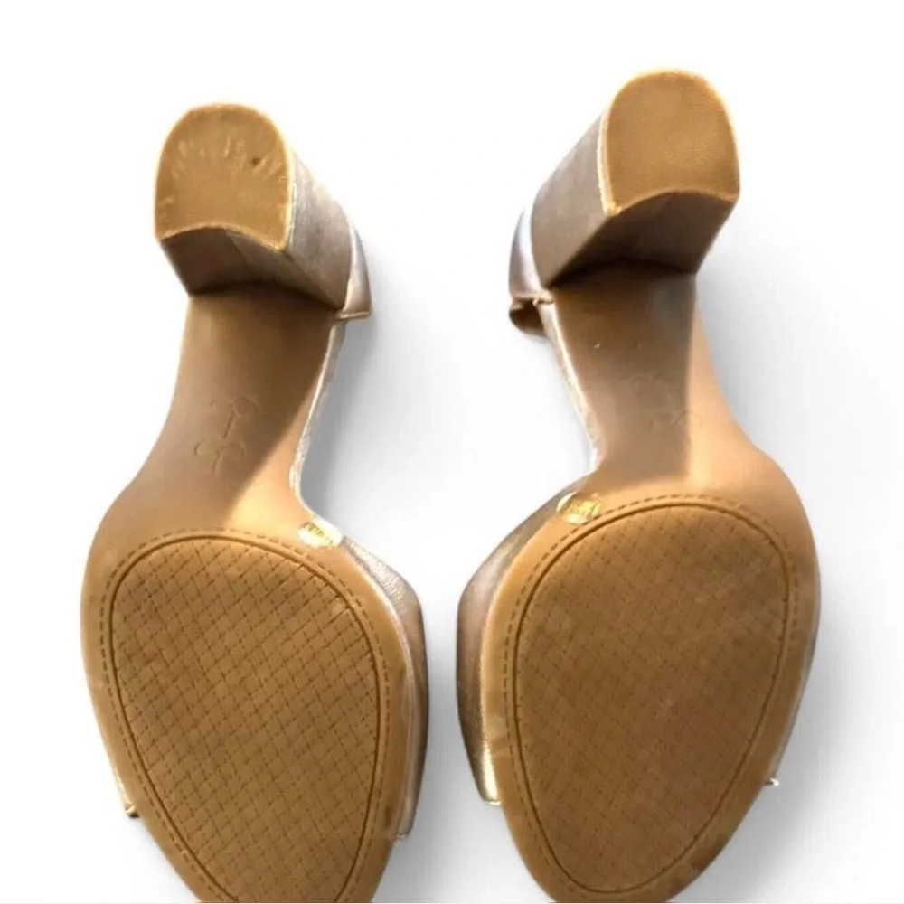 Jessica Simpson add minimalistic